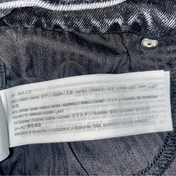 Abercrombie & Fitch The 90s Slim Straight
Ultra High Rise Jeans - Picture 12 of 15